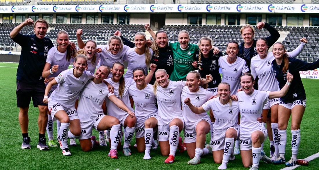 Åsane kvinner i 2025. Oppe til venstre: Toppspillerutvikler Kim Røtne. Oppe til høyre: Hovedtrener Thomas Mørk.