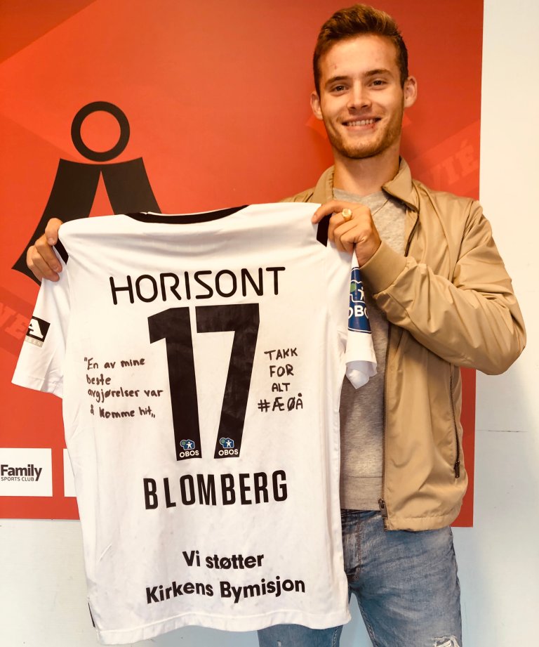 Blomberg med drakt