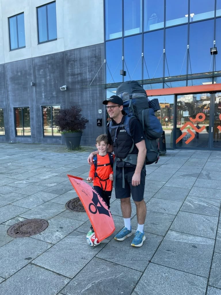 På fredag startet Håkon (8) og pappa den lange ferden mot Voss.