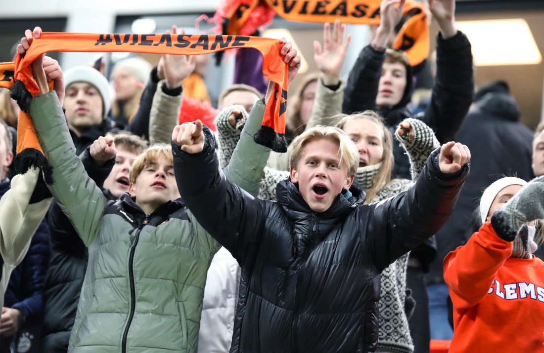 Supportere tett Moss.jpg