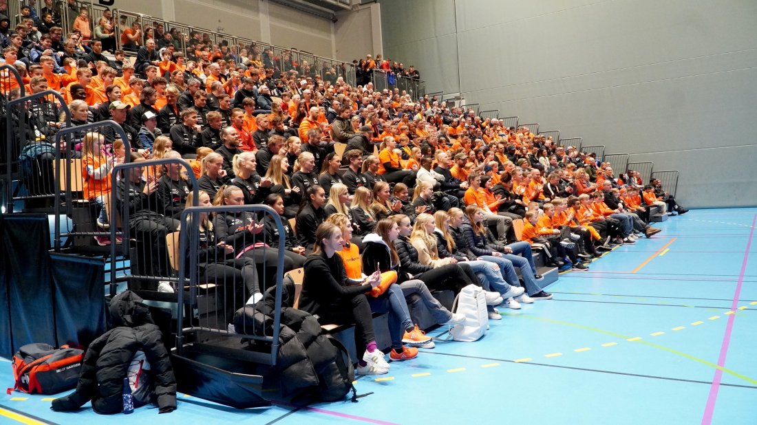 Kick off publikum.JPG
