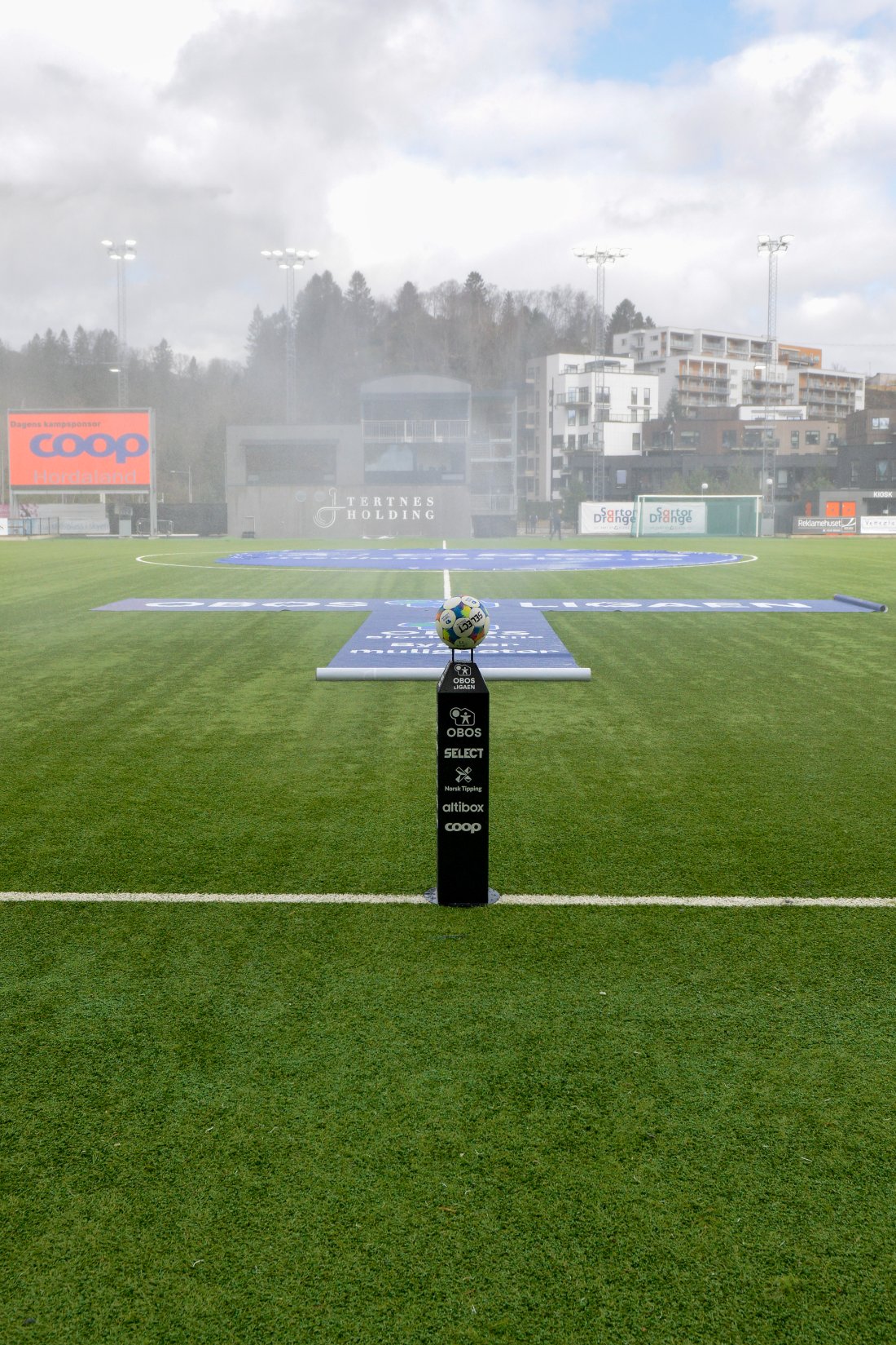Gresset på Åsane Arena er fremdeles av god kvalitet.