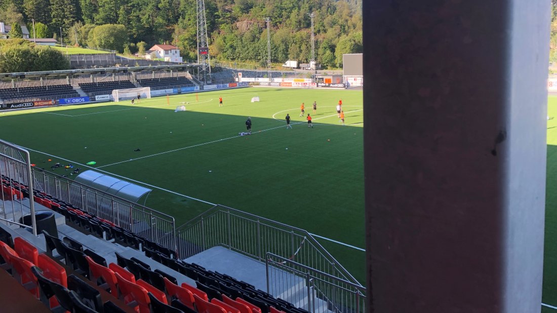 Søyler Åsane Arena 1.jpg