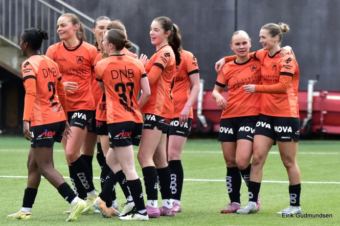 50 år med kvinnefotball